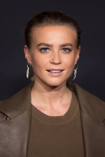 Jeanne Goursaud Biography: Age, Height, Boyfriend, Ethnicity, Awards, Instagram, Net Worth, Movies