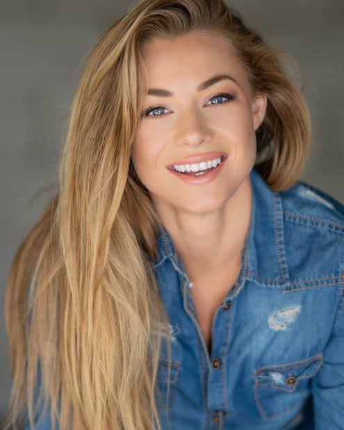 Nikki Leigh - Biography