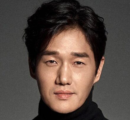Yoo Ji-tae Biography: Age, Height, Net Worth, Wife, Kids, Parents, Movies & TV Shows, Instagram