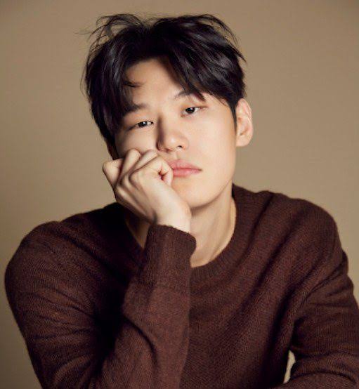 Lee Hak-joo Biography: Age, Height, Net Worth, Wife, Movies & TV Shows, Instagram