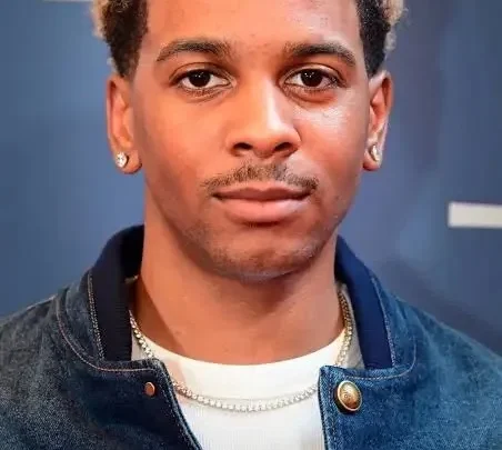 Brett Gray Biography: Age, Parents, Sibling, Net Worth, Movies, Girlfriend, Songs & Albums, Brands