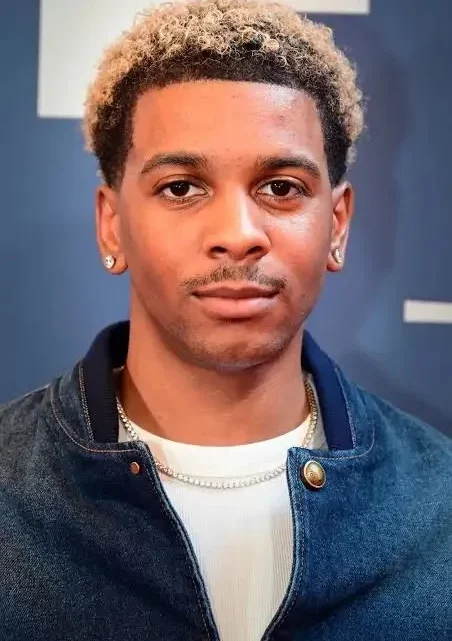 Brett Gray Biography: Age, Parents, Sibling, Net Worth, Movies, Girlfriend, Songs & Albums, Brands