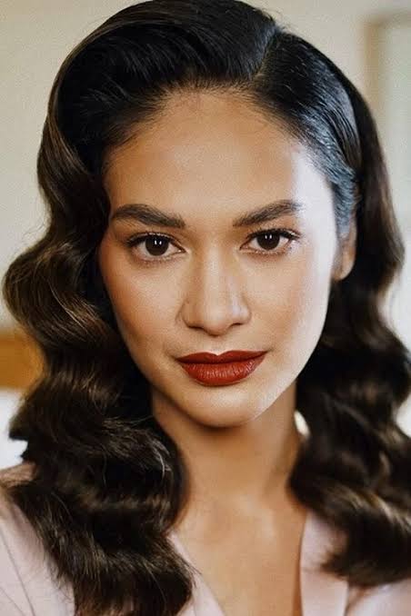 Hana Prinantina - Biography
