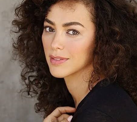 Elena Goode Biography: Age, Movies, Ethnicity, Religion, Height, Net Worth, Boyfriend
