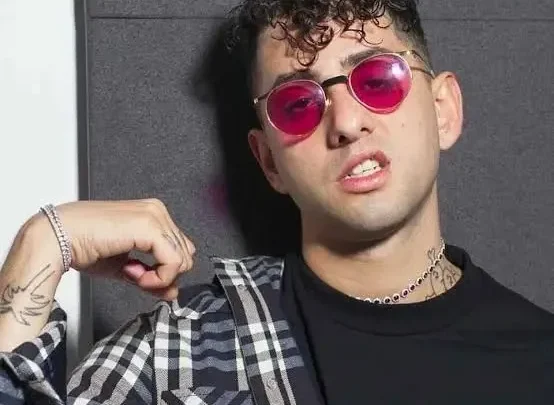 Wayne Santana Biography: Family, Instagram, Age, Net Worth, Height, Albums, Partner, Songs, Ethnicity