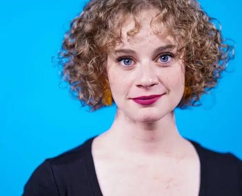 Caroline Easom Biography: Age, YouTube, Height, Net Worth, Boyfriend, Ethnicity, Religion, TikTok, Awards
