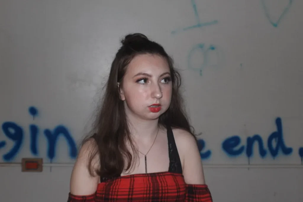 Bella Thier - Biography