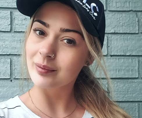 Stefanie Apostolidis Biography: Age, Net Worth, Boyfriend, Ethnicity, Religion, Children, Instagram, Height