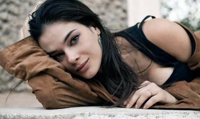 Neva Leoni Biography: Age, Husband, Net Worth, Height, Movies, Ethnicity, Parents, Facebook