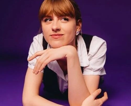 Chloe Slater Biography: Age, Height, Net Worth, Songs, Albums, Awards, Ethnicity