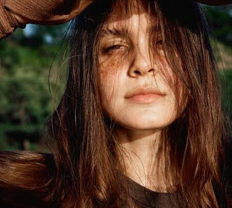 Sofia Isella Biography: Age, Height, Net Worth, Songs, Albums, Instagram, Awards, Ethnicity