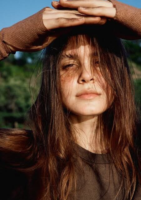 Sofia Isella Biography: Age, Height, Net Worth, Songs, Albums, Instagram, Awards, Ethnicity