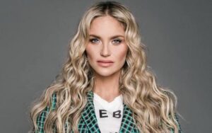 Kenita Larraín - Biography