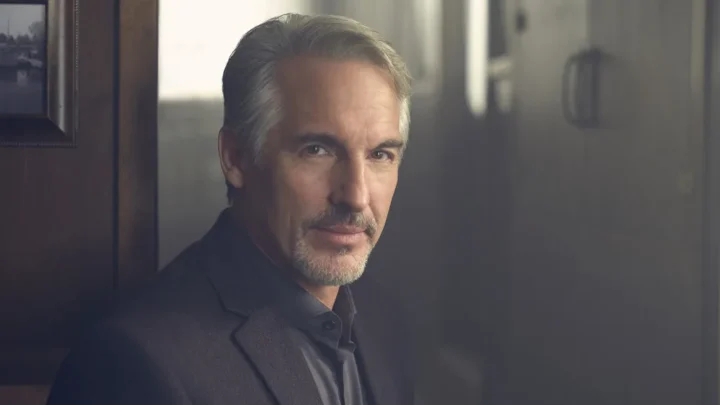 Brian Benben Biography: Ethnicity, Net Worth, Height, Movies, Age, Wife, Daughter, Parents, Awards