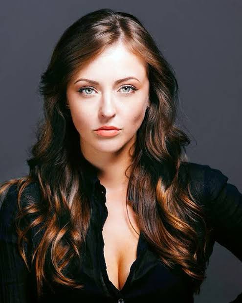 Katharine Isabelle - Biography