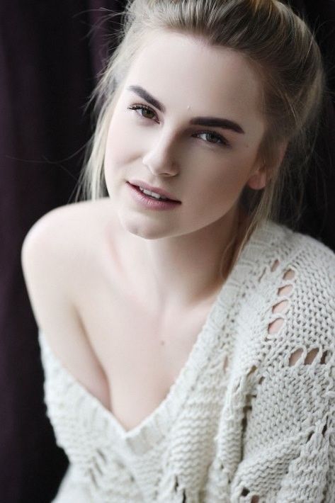 Linda Lapinsh - Biography