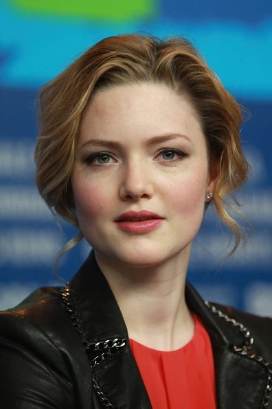 Holliday Grainger Biography: Net Worth, Husband, Religion, Height, Movies, Awards, Ethnicity, Age