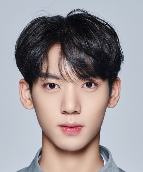 Han Yu-jin Biography: Age, Height, Net Worth, Parents, Group, Songs
