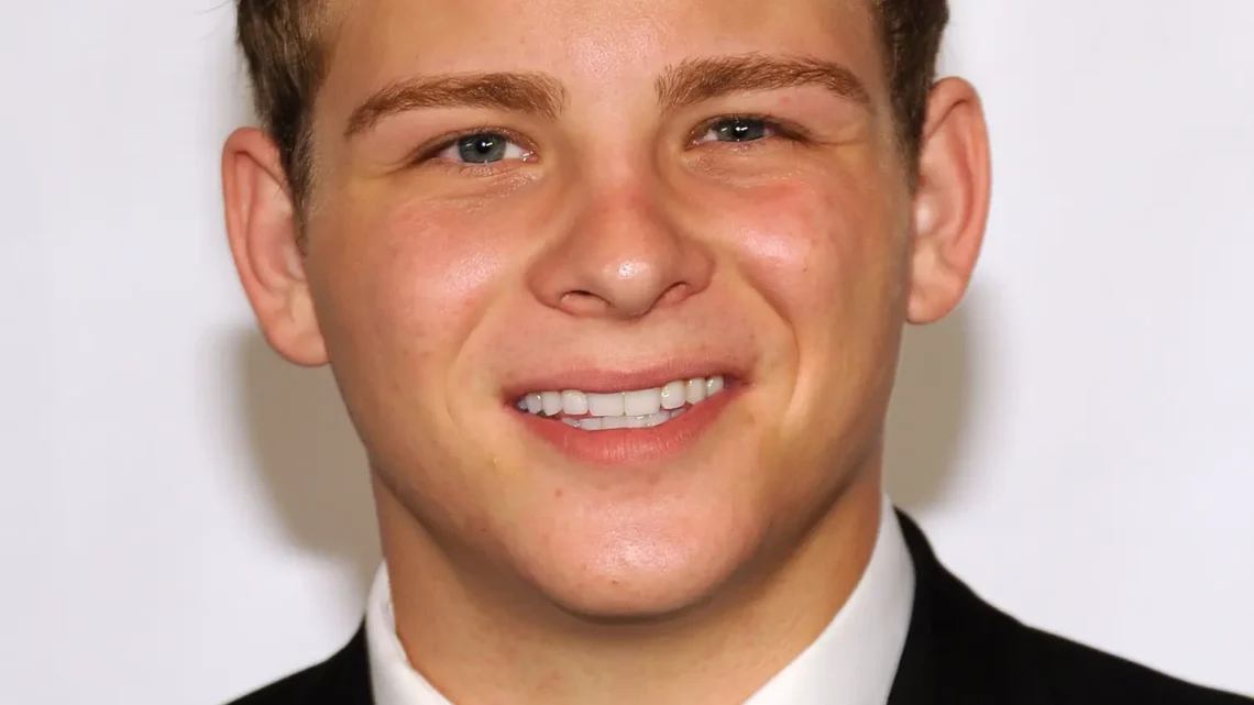 Jonathan Lipnicki Biography: Age, Height, Net Worth, Parents, Movies & TV Shows, Siblings