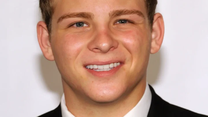 Jonathan Lipnicki Biography: Age, Height, Net Worth, Parents, Movies & TV Shows, Siblings