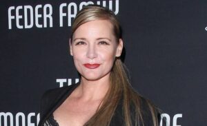 Dedee Pfeiffer - Biography