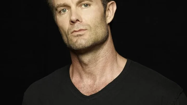 Garret Dillahunt Biography: Age, Wife, Height, Net Worth, Parents, Movies & TV Shows, Career, Awards
