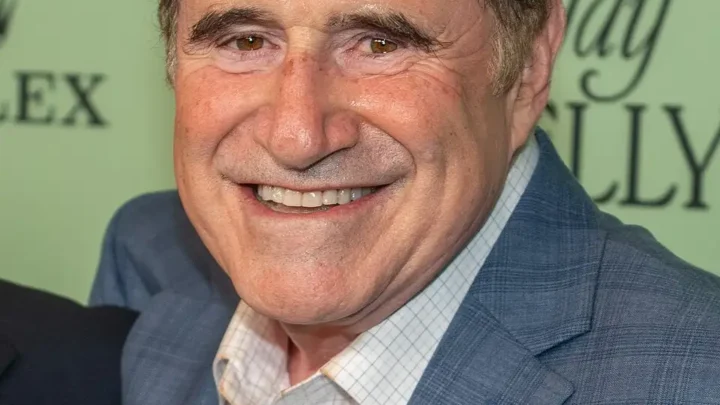 Richard Kind Biography: Height, Net Worth, Wife, Children, Movies, Awards, Ethnicity, Age