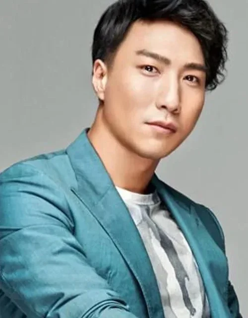 Edward Chui Biography: Partner, Age, Parents, Height, Net Worth, Movies & TV Shows, Siblings