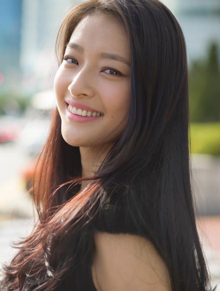 Lang Yueting Bio: Net Worth, Age, Husband, Movies & TV Shows, Children, Height