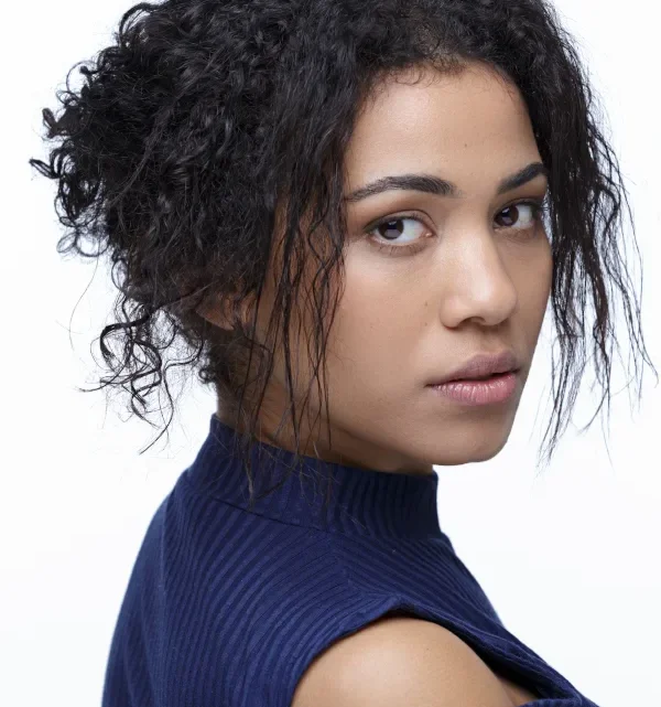 Liza Scholtz Biography: Age, Parents, Height, Net Worth, Movies & TV Shows, Relationship