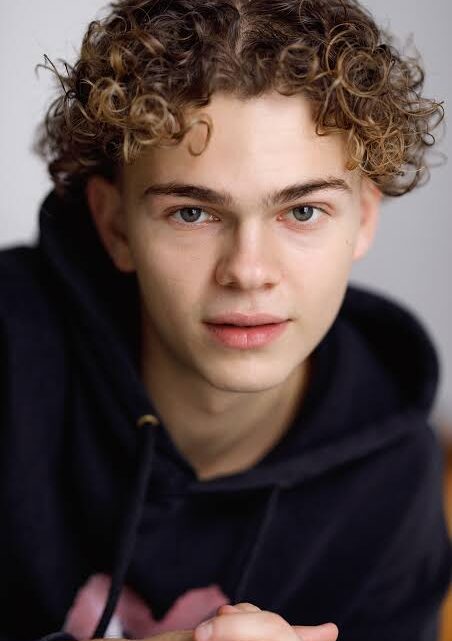 Maleaume Paquin Biography: Age, Parents, Height, Net Worth, Movies & TV Shows, Relationship