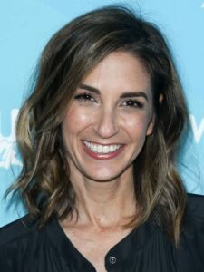 Danielle Schneider - Biography