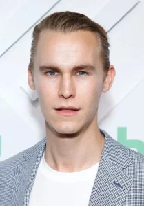 Rhys Wakefield - Biography