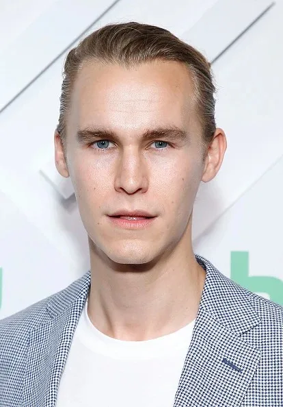 Rhys Wakefield Biography: Wife, Age, Parents, Net Worth, Height, Movies & TV Shows, Siblings