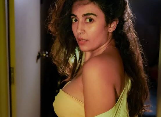 Jinal Joshi Biography: Instagram, Parents, Net Worth, Boyfriend, Height, Age, Awards, Movies, Fashion