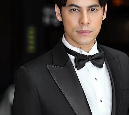 Siwat Chotchaicharin Biography: Wife, Age, Net Worth, Parents, Height, Movies & Songs, Stage Name