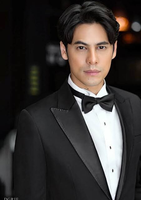 Siwat Chotchaicharin Biography: Wife, Age, Net Worth, Parents, Height, Movies & Songs, Stage Name