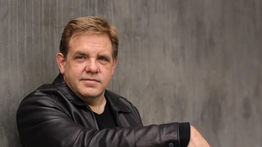 Brian Howe - Biography