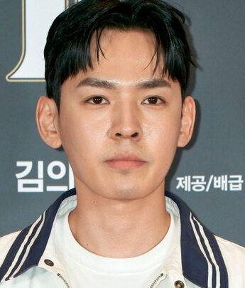 Kang Hyung-seok Biography: Parents, Age, Girlfriend, Height, Net Worth, Movies, TV Shows, Facebook
