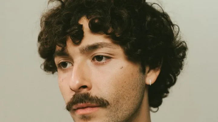 Chezile Biography: Age, Net Worth, Ethnicity, Album, Parents, Girlfriend, Instagram, Awards, Songs, Height