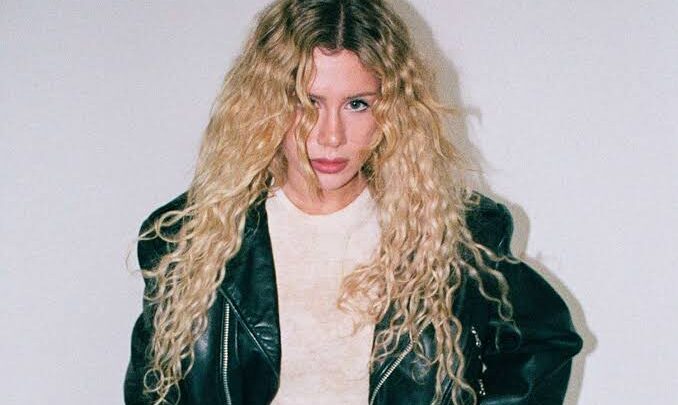 Slayyyter Biography: Net Worth, Age, Ethnicity, Parents, Songs, Partner, Real Name, Instagram, Height