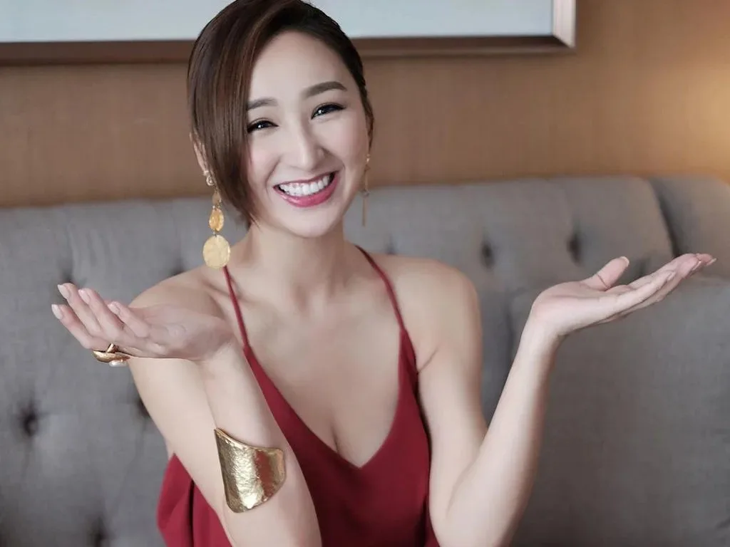 Samantha Ko - Biography