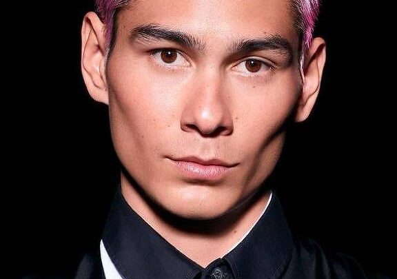 Evan Mock Biography: Age, Net Worth, Parents, Movies & TV Shows, Siblings, Height, Partner, Instagram