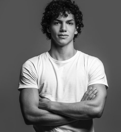 Isaac Hernández - Biography