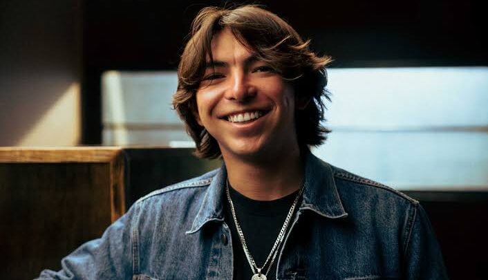 Wyatt Flores Biography: Instagram, Height, Net Worth, Age, Parents, Songs, Girlfriend, Parents
