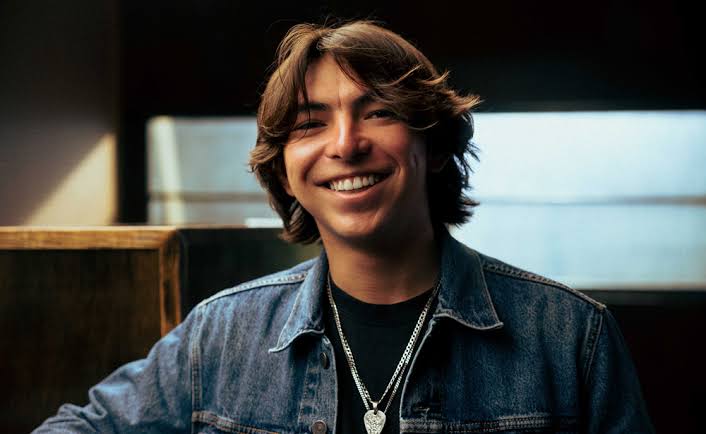 Wyatt Flores Biography: Instagram, Height, Net Worth, Age, Parents, Songs, Girlfriend, Parents