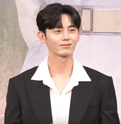 Lee Ji-hoon - Biography