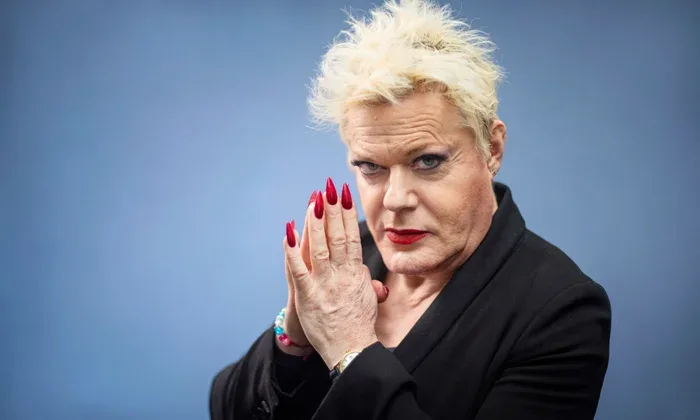Suzy Eddie Izzard Biography: Net Worth, Age, Husband, Children, Parents, LGBTQ+, Height, Wiki