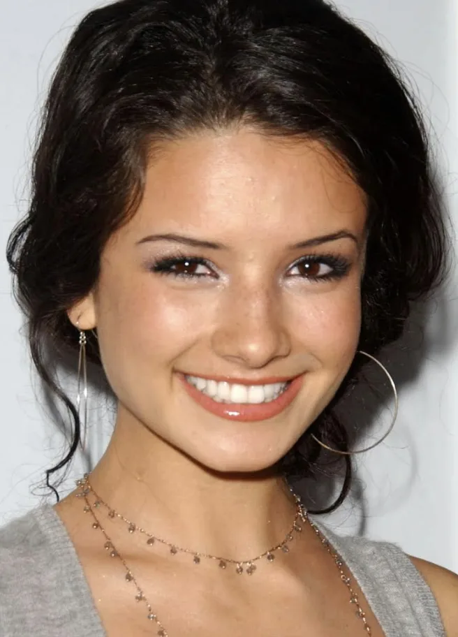 Alice Greczyn - Biography