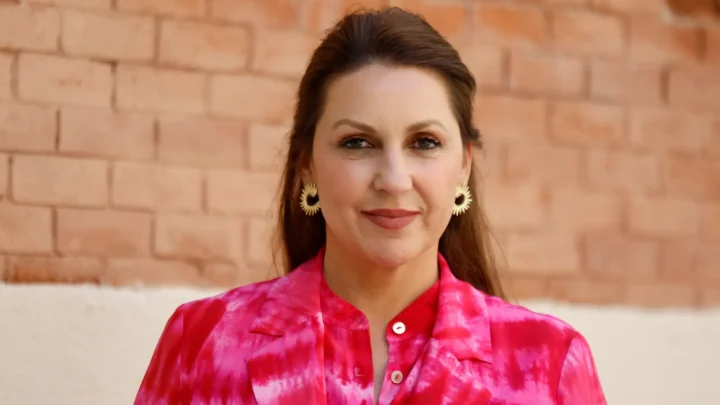 Niña Pastori Biography: Age, Children, Net Worth, Height, Songs, Awards, Husband